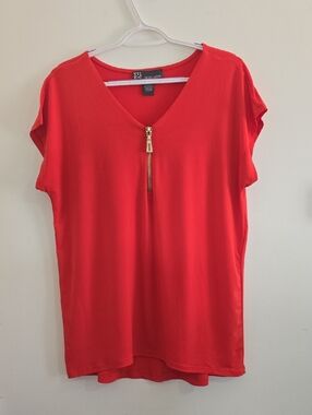 Chelsea And Theodore Short Sleeve V-Neck Top with Gold Zip